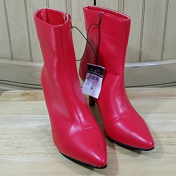 đFREE W/BUNDLE! Rue21 Red Booties, sz medium 7/8